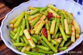 老妈用了四十年的腌蒜苗方法，不加一滴水，清脆可口超入味图片