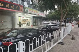 福州茶亭街一道铁栏杆，致价值近亿元店铺成“仓库”图片