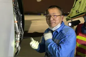 【鹭岛劳模谱】袁刚：扎根飞机维修一线，从业23年零差错图片