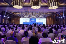 赶紧来瞧瞧！今天，这些商界大佬在湖北发出倡议：“帮湖北，帮武汉，就是帮自己！”图片