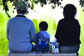 “爸妈没本事，一切都要靠你自己”，不要再对孩子说这样的话了图片