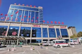 《平山县一大巴车坠入河中》后续：伤员正在医院救治图片