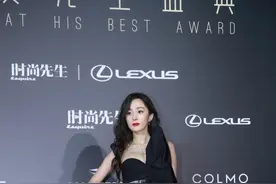 女星红毯秀：杨幂万茜斗性感，金晨宋祖儿甜美，张雨绮太臃肿图片