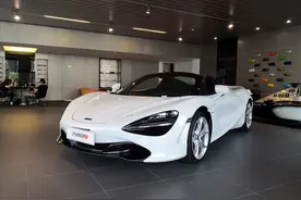 迈凯伦 720S Spider 白外黑内图片