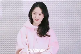 赵丽颖复工营业，在线接受网络用语大考验，穿粉色卫衣少女感十足图片