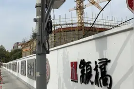 在上海闵行的城区里面，颛桥中心村改造慢，强留农业用地成为负担图片