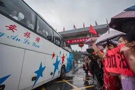 高考之战，“毛坦厂没有日夜”，今夜，1.3万人将从这里改变命运图片