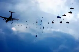 突袭奇兵，斩首利刃，渡海登陆作战的重要力量——空降兵图片