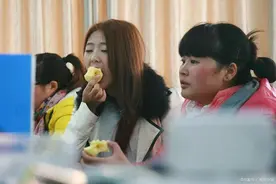 苹果到底早晨吃还是晚上吃？吃苹果时要不要削皮？现在就逐个分析图片