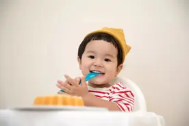 老人常说“3岁看大”，孩子吃饭时有这3个表现，长大后难成大事图片