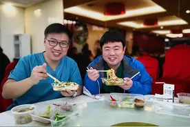 这支303人的援汉医护团队靠谁吃饭？图片