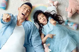 刘畊宏女儿长大啦！小泡芙身穿公主裙嘟嘴卖萌太可爱图片