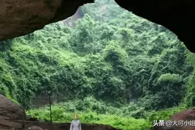 山洞里的“洁癖”老人，清贫生活一餐半斤面条，一生未娶独自享福图片