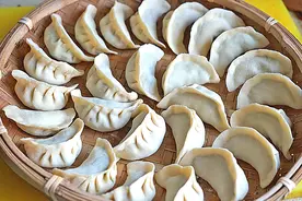 岳云鹏胖得不冤，看了他的美食，我连吃50个饺子，这样吃不胖才怪图片