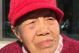 老艺术家曲云：丈夫是副院长，女婿是著名影星，为何晚年捡垃圾图片