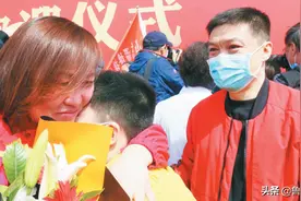 向逆行者致敬|说好不哭 相见难掩泪千行图片