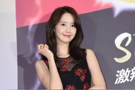 林允儿的脸真塌了，一大笑五官都变形了，韩国女神都是假的？图片