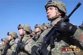 春节期间备战忙 又一批解放军部队换装新型单兵作战系统图片