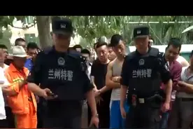 兰州“瓜农刺死城管案”小贩律师质疑城管执法仪视频不完整，争执后关闭，遇害城管律师称索赔金额不便透露图片