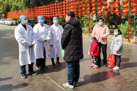 两个孩子离开医院时，向我们深鞠躬，久久不肯起来，让人动容！国家需要我们，我们就是战士 | 张晓菊图片