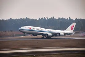 国航波音747-8飞抵成都 做好天府国际机场试飞各项准备图片