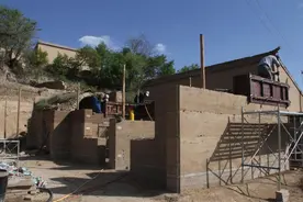 在村里的北京建筑学家，十七年造了200栋现代化的新潮土房子图片