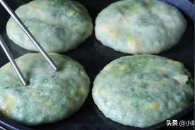 爱吃韭菜盒子，学会这种做法就够了，不和面不擀面，个个薄皮大馅图片