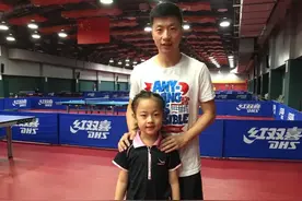 国乒新队宠，是11岁的小馨馨，多位世界冠军和金牌教练曾指点她图片
