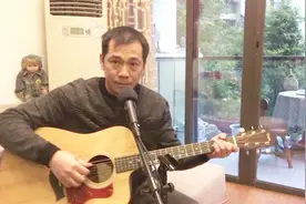 三哥弹唱《光阴的故事》，经典的歌就是不一样，满满的都是回忆视频封面