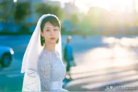 杨紫结婚照剧照，和谁都不高兴，唯独与他笑的眼睛都看不见了图片