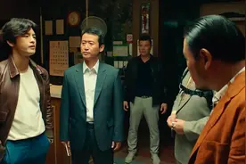 管道：五个人挖了条地道，在输油管道上钻孔，盗取价值三百亿石油图片