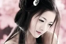 战神十年未归，小女儿被人贩子断四肢沿街乞讨。图片