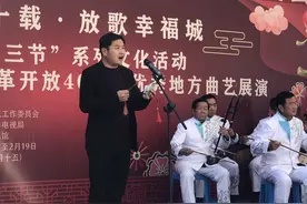 驻足乡野茶社 传扬地方曲艺——访新文艺群体青海平弦市级传承人韩生辉图片