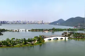 徐州云龙湖的生死游泳图片
