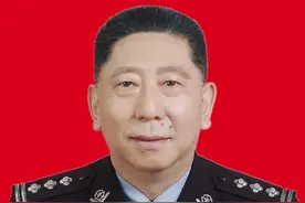 「庆百年·树正气·聚强音」赤胆忠心书写忠诚，一心为民铸就荣耀——河南省洛阳市瀍河区交巡大队张洪亮图片