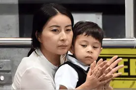有种教育叫“郭晶晶”，带孩子擦车干农活，霍震霆：看孙子要预约图片