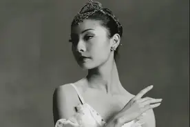 令张艺兴说出“我不配”，44岁芭蕾女皇点燃了这档9.5分综艺图片