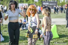 现在的女孩子穿衣暴露真的是因为衣服好看吗？图片