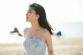 杨子姗2019最美的3套造型，最后一套白色一字肩连衣裙简约清纯！图片