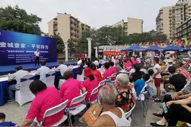 秦淮区光华路街道四方新村社区开展“平安四方”安全生产宣传日活动图片