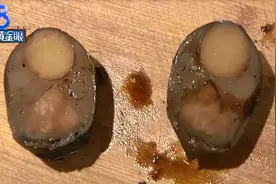 没有蛋黄的蛋是正常的蛋吗？姜师傅：“卤蛋吃时，第一口感觉有点味道，我咬了第二口，就有明显的臭味”图片
