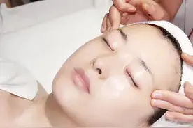 细腻毛孔的精油图片