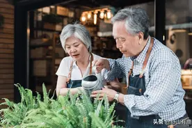 现实证明，人到“老年”的不幸，从77岁后寿命延长开始图片