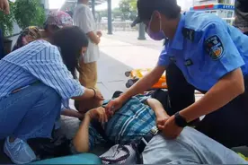 监控下面这一幕，感动了很多人！图片