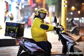 外卖员每月上交妻子8千元，看到妻子误发信息后，气的脸都绿了图片