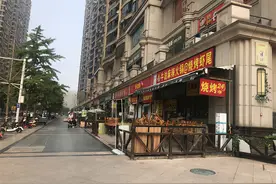 疫情下郑州餐饮业订单量下滑至2到4成，烤鱼店老板：一天卖三四条鱼算好的图片
