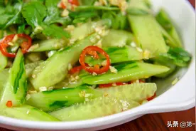 厨师长教你凉拌黄瓜，简单又美味，清脆爽口，酱汁入味，值得收藏图片