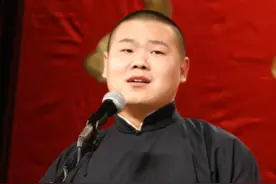 岳云鹏豪华饭局献唱，众人拿手机拍有排面，网友：都是有钱人图片
