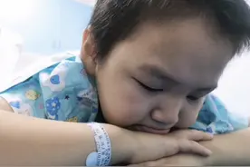 深圳医生棒棒哒！原来“超人弟弟”是这样救哥哥的图片