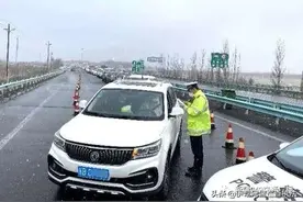伊犁人注意：去乌市必带“行程卡”！伊犁网警教你如何使用！图片